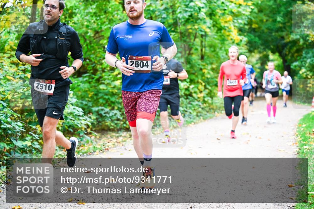 12.10.2025 - Bramfelder Halbmarathon 2025 Dr. Thomas Lammeyer http://msf.ph/oto/9341771 12.10.2025 09:52:57 Laufen 2910, 2025, 2604, 68, 2605 meine-sportfotos.de