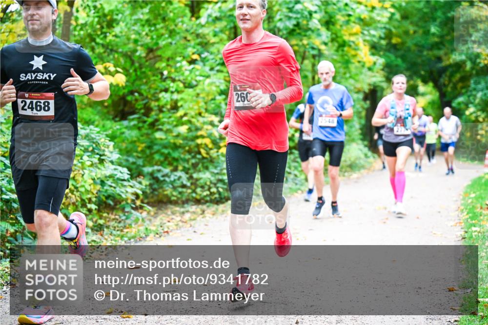 12.10.2025 - Bramfelder Halbmarathon 2025 Dr. Thomas Lammeyer http://msf.ph/oto/9341782 12.10.2025 09:52:58 Laufen 2468, 260, 2548 meine-sportfotos.de