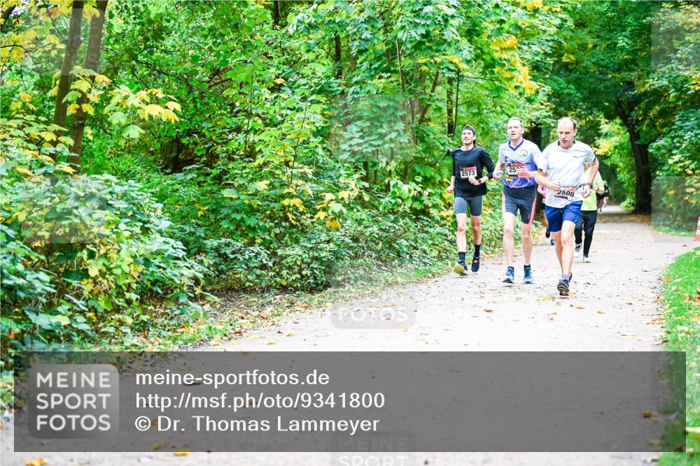 12.10.2025 - Bramfelder Halbmarathon 2025 Dr. Thomas Lammeyer http://msf.ph/oto/9341800 12.10.2025 09:53:02 Laufen 2573, 25, 2508 meine-sportfotos.de