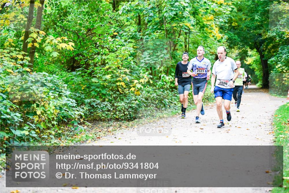 12.10.2025 - Bramfelder Halbmarathon 2025 Dr. Thomas Lammeyer http://msf.ph/oto/9341804 12.10.2025 09:53:03 Laufen 2573, 2523, 2508, 43 meine-sportfotos.de