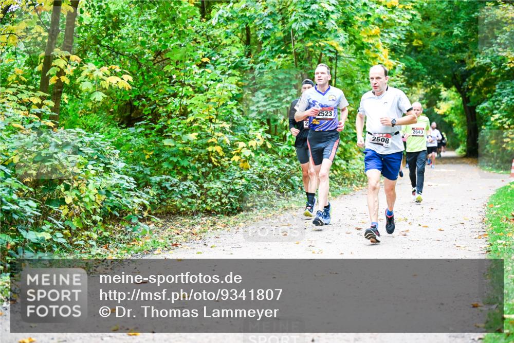 12.10.2025 - Bramfelder Halbmarathon 2025 Dr. Thomas Lammeyer http://msf.ph/oto/9341807 12.10.2025 09:53:03 Laufen 2523, 2508, 2643 meine-sportfotos.de