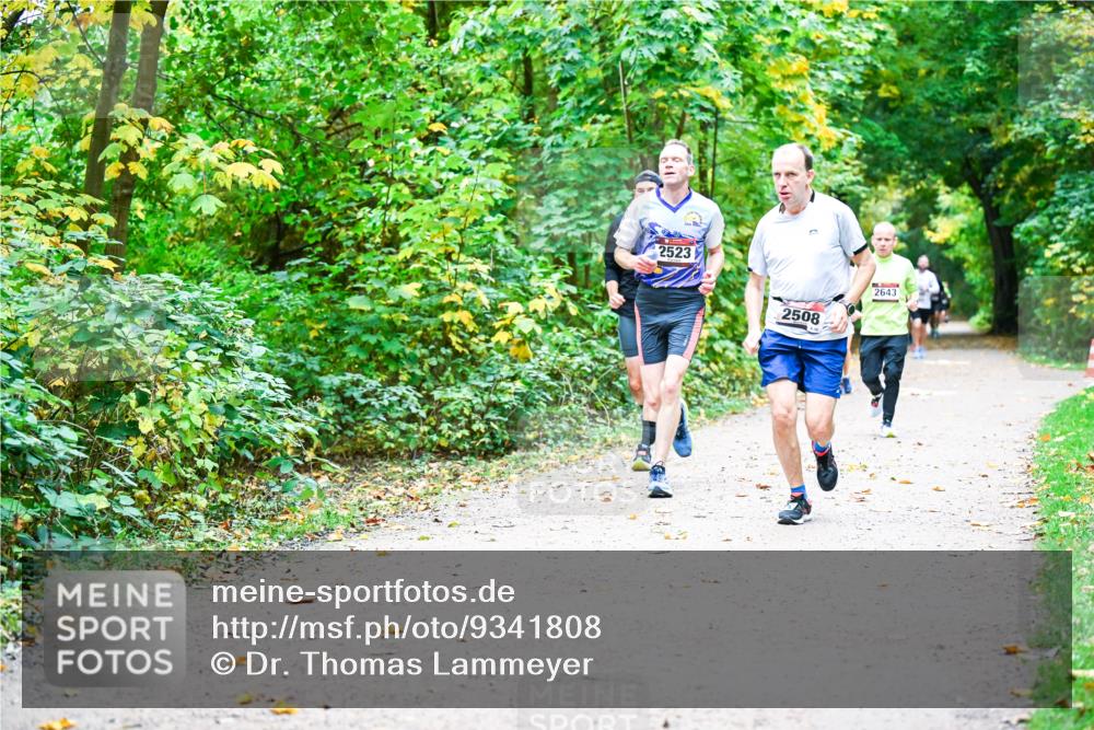 12.10.2025 - Bramfelder Halbmarathon 2025 Dr. Thomas Lammeyer http://msf.ph/oto/9341808 12.10.2025 09:53:03 Laufen 2523, 2508, 2643 meine-sportfotos.de