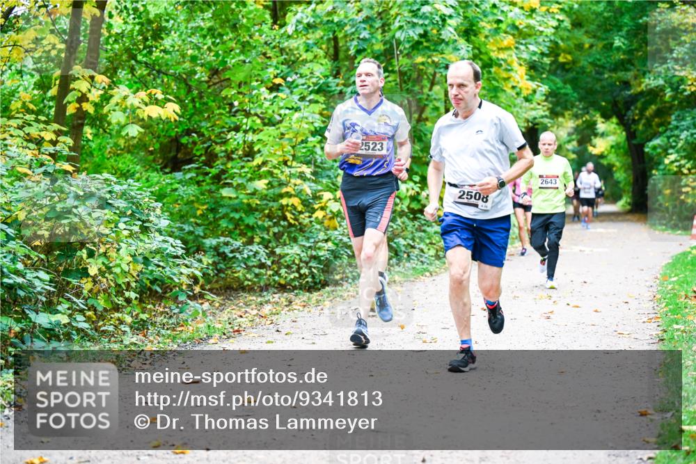 12.10.2025 - Bramfelder Halbmarathon 2025 Dr. Thomas Lammeyer http://msf.ph/oto/9341813 12.10.2025 09:53:04 Laufen 2523, 2508, 10, 2643 meine-sportfotos.de