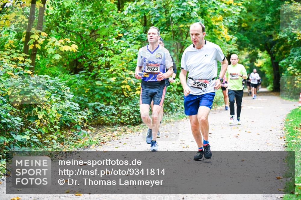 12.10.2025 - Bramfelder Halbmarathon 2025 Dr. Thomas Lammeyer http://msf.ph/oto/9341814 12.10.2025 09:53:04 Laufen 2523, 2508, 10, 2643 meine-sportfotos.de
