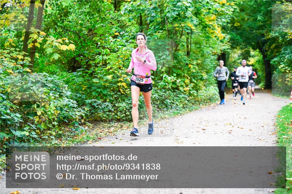 12.10.2025 - Bramfelder Halbmarathon 2025 Dr. Thomas Lammeyer http://msf.ph/oto/9341838 12.10.2025 09:53:08 Laufen 2925, 3170, 2711 meine-sportfotos.de