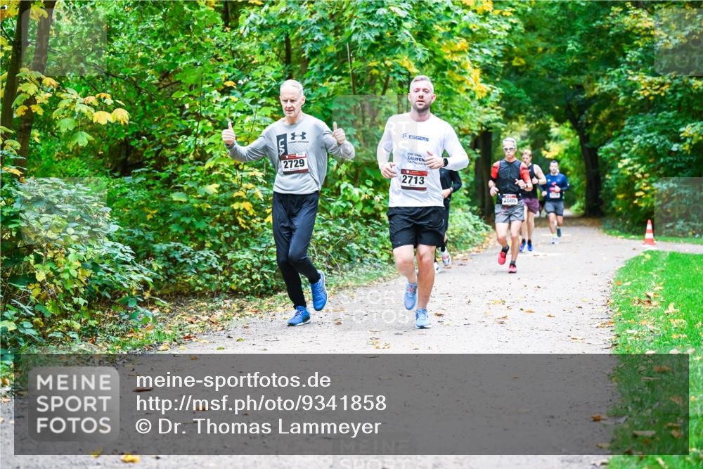 12.10.2025 - Bramfelder Halbmarathon 2025 Dr. Thomas Lammeyer http://msf.ph/oto/9341858 12.10.2025 09:53:13 Laufen 2729, 2713, 2685 meine-sportfotos.de