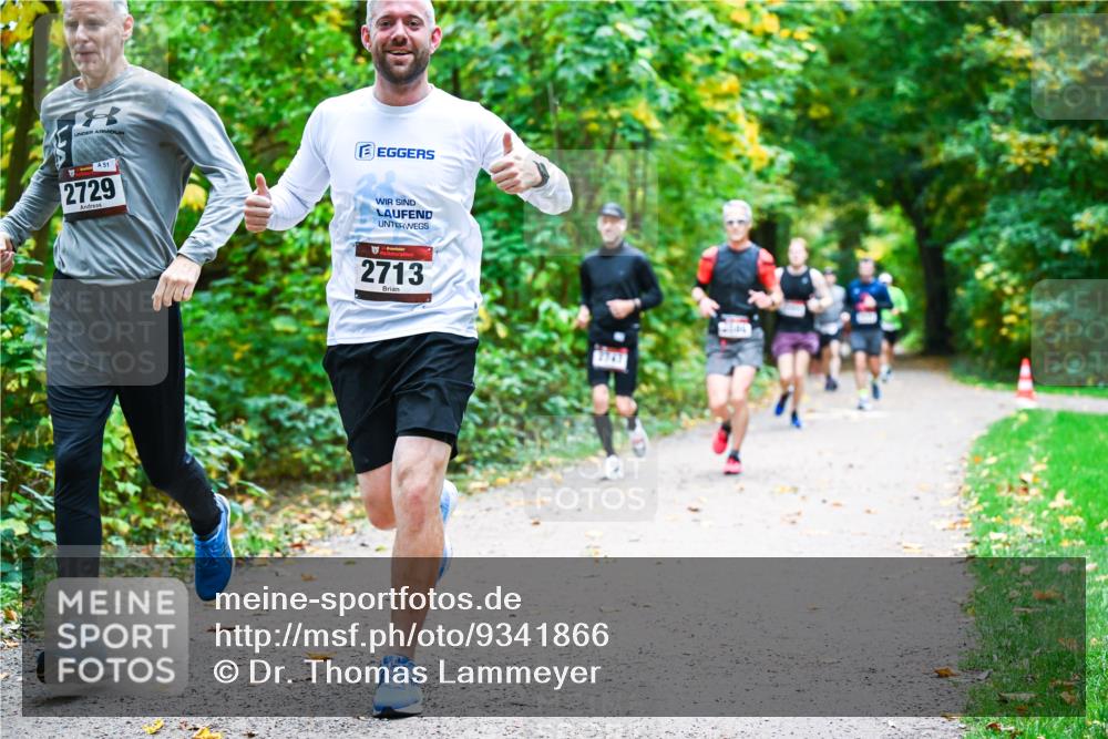 12.10.2025 - Bramfelder Halbmarathon 2025 Dr. Thomas Lammeyer http://msf.ph/oto/9341866 12.10.2025 09:53:14 Laufen 51, 2729, 2713, 3747 meine-sportfotos.de