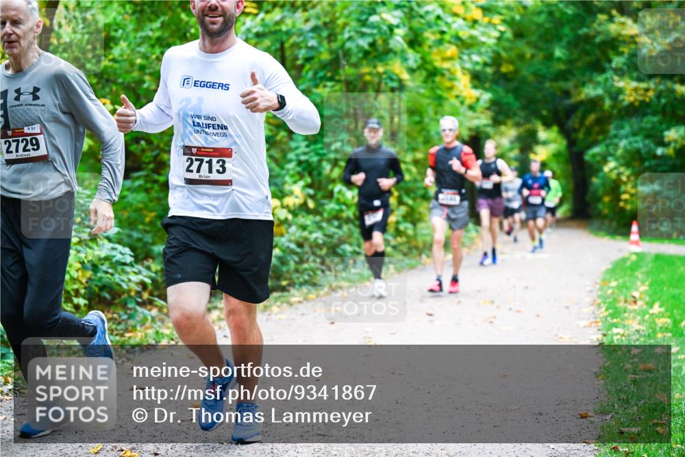 12.10.2025 - Bramfelder Halbmarathon 2025 Dr. Thomas Lammeyer http://msf.ph/oto/9341867 12.10.2025 09:53:14 Laufen 51, 2729, 2713 meine-sportfotos.de