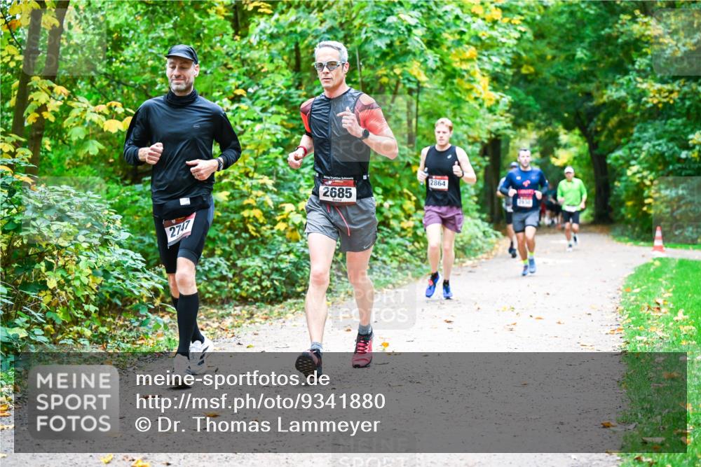 12.10.2025 - Bramfelder Halbmarathon 2025 Dr. Thomas Lammeyer http://msf.ph/oto/9341880 12.10.2025 09:53:17 Laufen 2747, 2685, 2864 meine-sportfotos.de