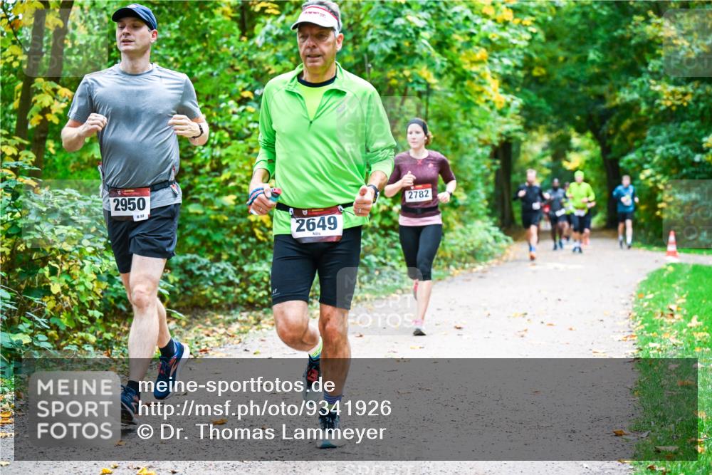 12.10.2025 - Bramfelder Halbmarathon 2025 Dr. Thomas Lammeyer http://msf.ph/oto/9341926 12.10.2025 09:53:24 Laufen 2950, 52, 2649, 2782 meine-sportfotos.de