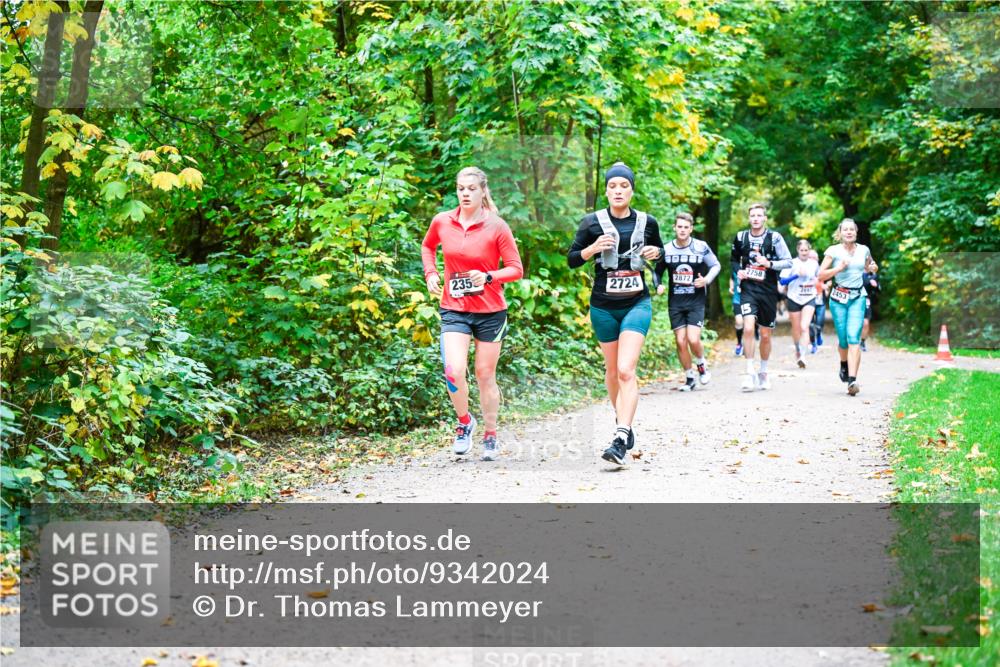 12.10.2025 - Bramfelder Halbmarathon 2025 Dr. Thomas Lammeyer http://msf.ph/oto/9342024 12.10.2025 09:53:48 Laufen 235, 2724, 18, 2872, 2758, 25, 2453 meine-sportfotos.de