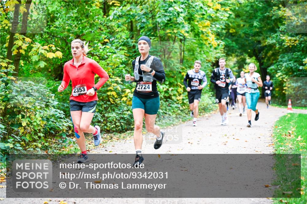 12.10.2025 - Bramfelder Halbmarathon 2025 Dr. Thomas Lammeyer http://msf.ph/oto/9342031 12.10.2025 09:53:49 Laufen 2353, 2724, 758 meine-sportfotos.de
