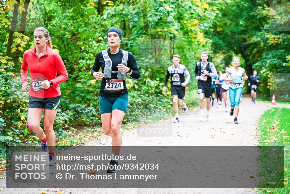12.10.2025 - Bramfelder Halbmarathon 2025 Dr. Thomas Lammeyer http://msf.ph/oto/9342034 12.10.2025 09:53:49 Laufen 235, 2724, 2672, 453 meine-sportfotos.de