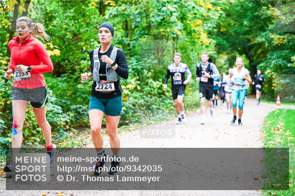 12.10.2025 - Bramfelder Halbmarathon 2025 Dr. Thomas Lammeyer http://msf.ph/oto/9342035 12.10.2025 09:53:49 Laufen 2353, 87, 2672, 2724, 4537 meine-sportfotos.de