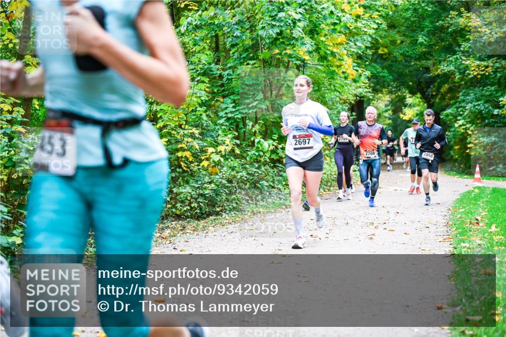 12.10.2025 - Bramfelder Halbmarathon 2025 Dr. Thomas Lammeyer http://msf.ph/oto/9342059 12.10.2025 09:53:53 Laufen 59453, 2697, 2795, 2709, 2850 meine-sportfotos.de