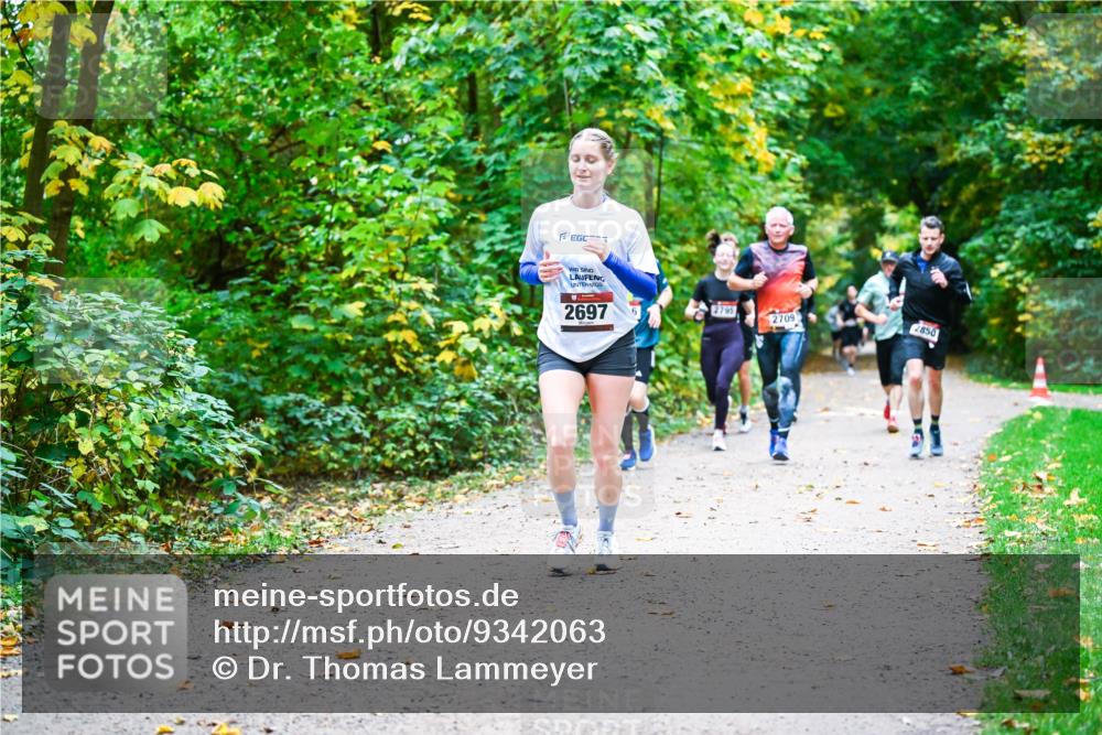 12.10.2025 - Bramfelder Halbmarathon 2025 Dr. Thomas Lammeyer http://msf.ph/oto/9342063 12.10.2025 09:53:54 Laufen 2697, 2709, 2850 meine-sportfotos.de