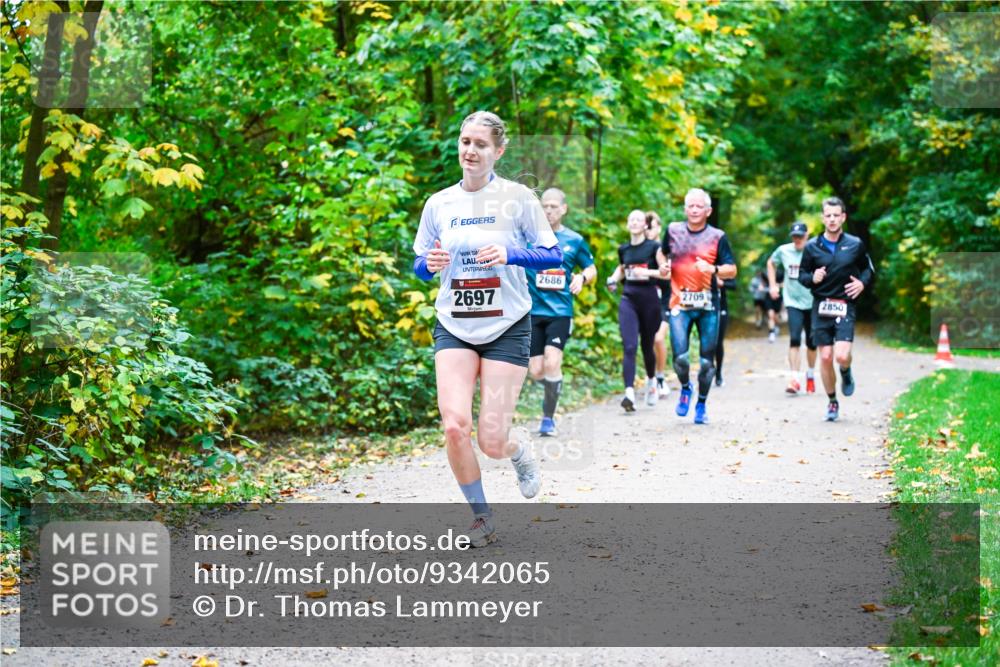 12.10.2025 - Bramfelder Halbmarathon 2025 Dr. Thomas Lammeyer http://msf.ph/oto/9342065 12.10.2025 09:53:54 Laufen 2697, 2686, 2709, 2850 meine-sportfotos.de