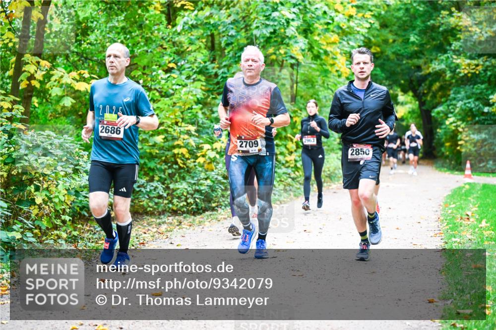 12.10.2025 - Bramfelder Halbmarathon 2025 Dr. Thomas Lammeyer http://msf.ph/oto/9342079 12.10.2025 09:53:56 Laufen 2025, 2686, 2709, 14, 2963, 2850 meine-sportfotos.de