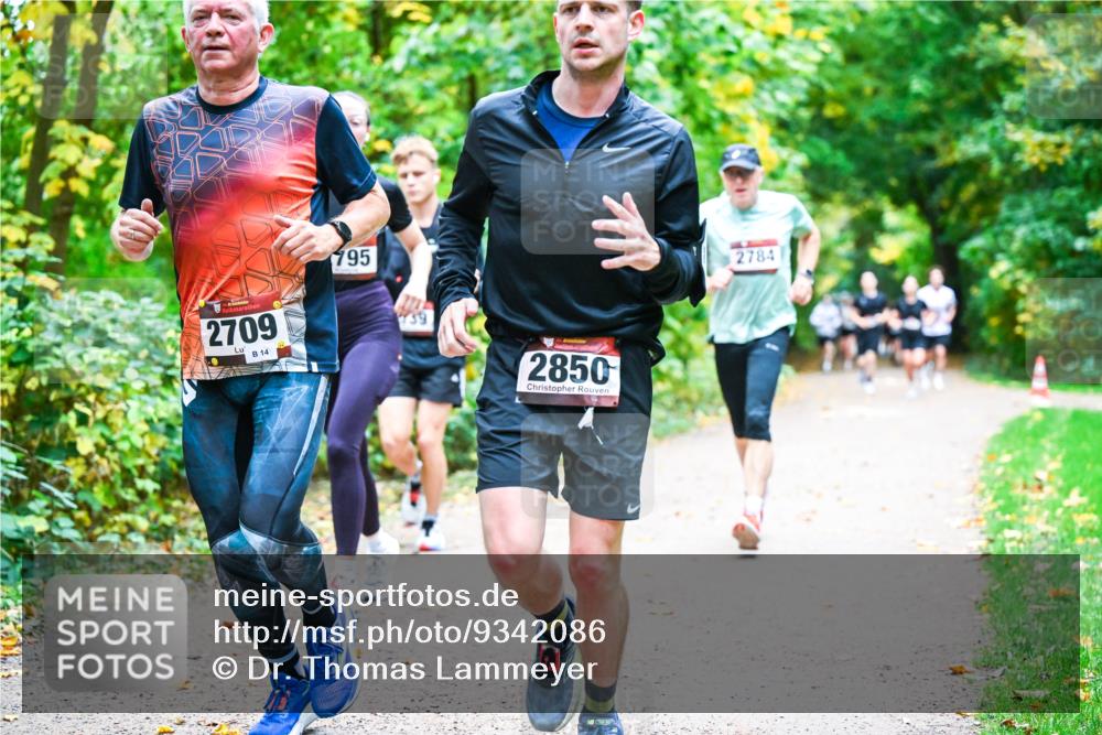 12.10.2025 - Bramfelder Halbmarathon 2025 Dr. Thomas Lammeyer http://msf.ph/oto/9342086 12.10.2025 09:53:57 Laufen 795, 2709, 14, 739, 2850, 2784 meine-sportfotos.de