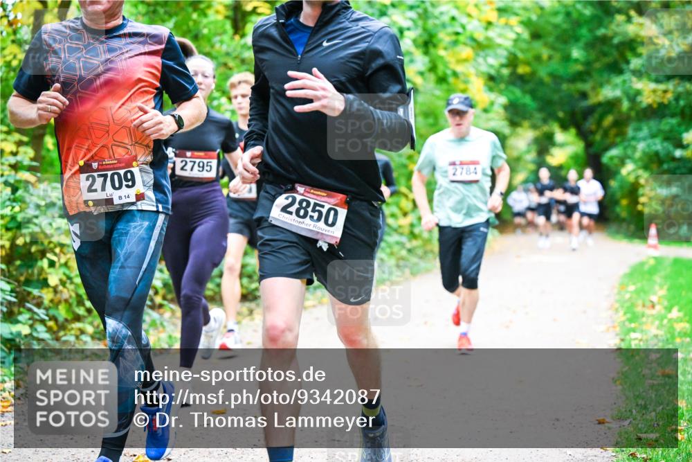12.10.2025 - Bramfelder Halbmarathon 2025 Dr. Thomas Lammeyer http://msf.ph/oto/9342087 12.10.2025 09:53:57 Laufen 2709, 14, 2795, 2850, 2784 meine-sportfotos.de