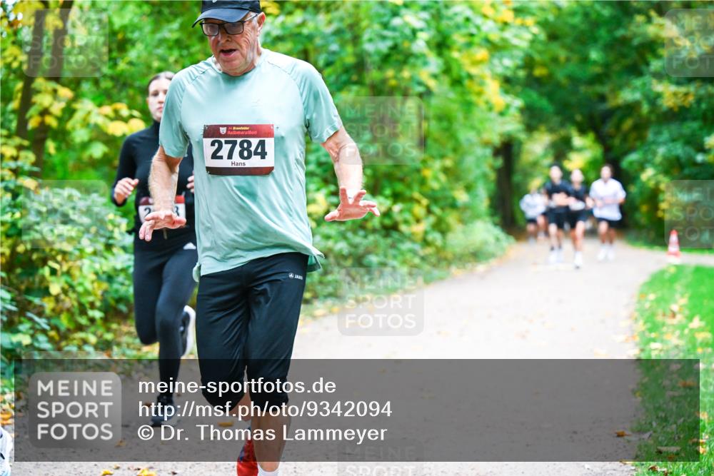 12.10.2025 - Bramfelder Halbmarathon 2025 Dr. Thomas Lammeyer http://msf.ph/oto/9342094 12.10.2025 09:53:59 Laufen 34, 2784 meine-sportfotos.de