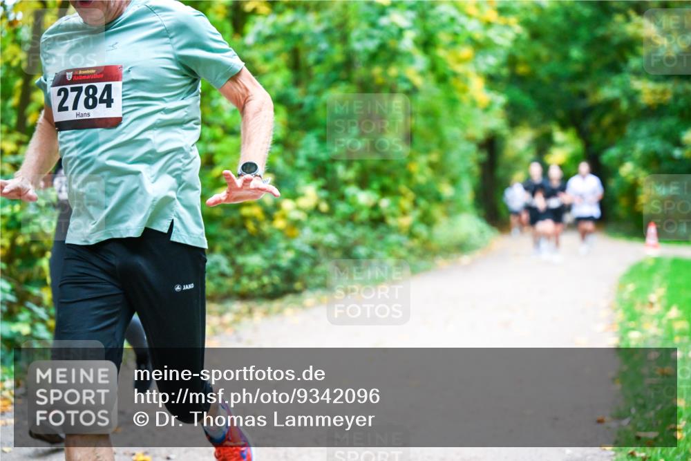 12.10.2025 - Bramfelder Halbmarathon 2025 Dr. Thomas Lammeyer http://msf.ph/oto/9342096 12.10.2025 09:53:59 Laufen 34, 2784 meine-sportfotos.de