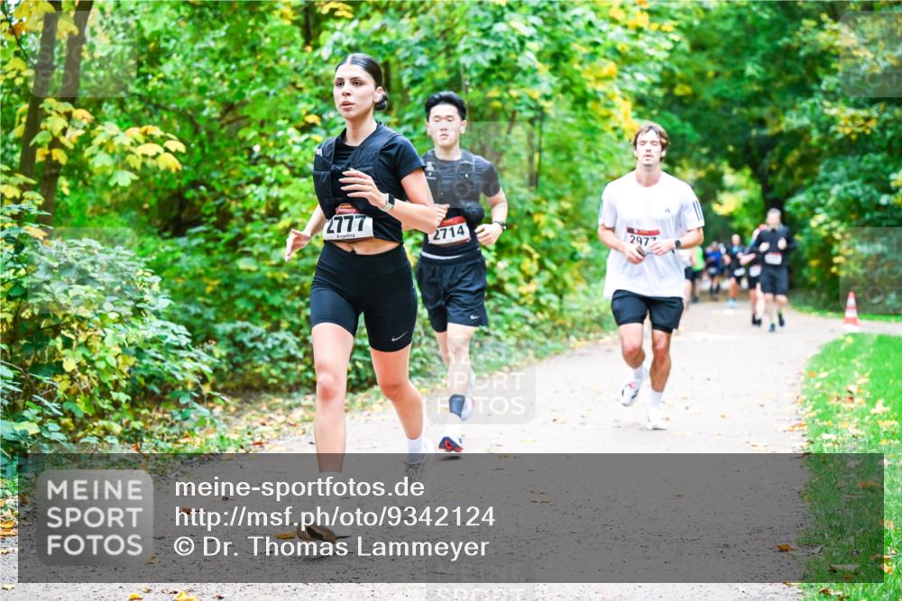 12.10.2025 - Bramfelder Halbmarathon 2025 Dr. Thomas Lammeyer http://msf.ph/oto/9342124 12.10.2025 09:54:04 Laufen 2777, 2714, 2972 meine-sportfotos.de