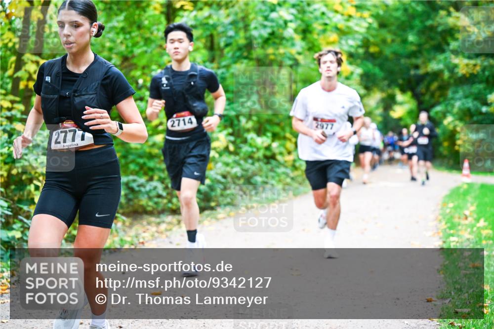 12.10.2025 - Bramfelder Halbmarathon 2025 Dr. Thomas Lammeyer http://msf.ph/oto/9342127 12.10.2025 09:54:05 Laufen 2777, 2714, 2977 meine-sportfotos.de