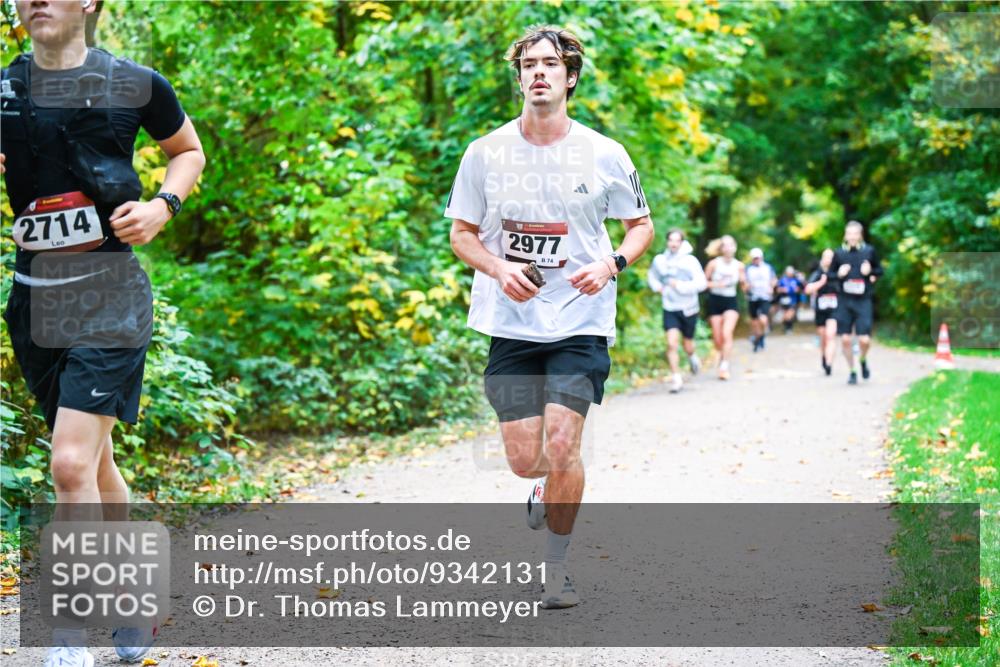 12.10.2025 - Bramfelder Halbmarathon 2025 Dr. Thomas Lammeyer http://msf.ph/oto/9342131 12.10.2025 09:54:06 Laufen 2714, 2977, 74 meine-sportfotos.de