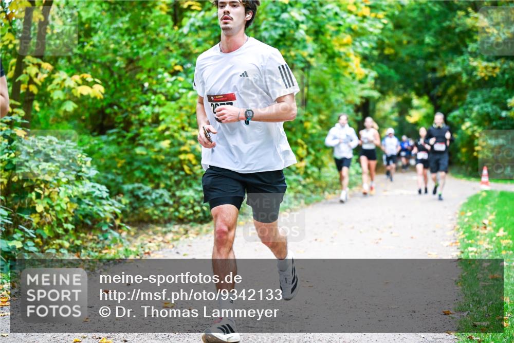12.10.2025 - Bramfelder Halbmarathon 2025 Dr. Thomas Lammeyer http://msf.ph/oto/9342133 12.10.2025 09:54:06 Laufen 20 meine-sportfotos.de