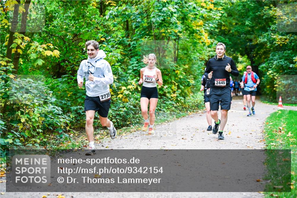 12.10.2025 - Bramfelder Halbmarathon 2025 Dr. Thomas Lammeyer http://msf.ph/oto/9342154 12.10.2025 09:54:10 Laufen 2735, 2972, 2445 meine-sportfotos.de