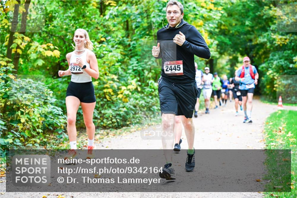 12.10.2025 - Bramfelder Halbmarathon 2025 Dr. Thomas Lammeyer http://msf.ph/oto/9342164 12.10.2025 09:54:11 Laufen 2972, 2445 meine-sportfotos.de