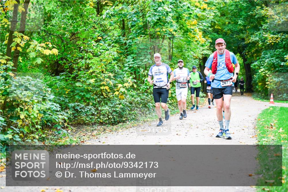 12.10.2025 - Bramfelder Halbmarathon 2025 Dr. Thomas Lammeyer http://msf.ph/oto/9342173 12.10.2025 09:54:13 Laufen 05, 11, 2023, 2526, 2518, 2673 meine-sportfotos.de