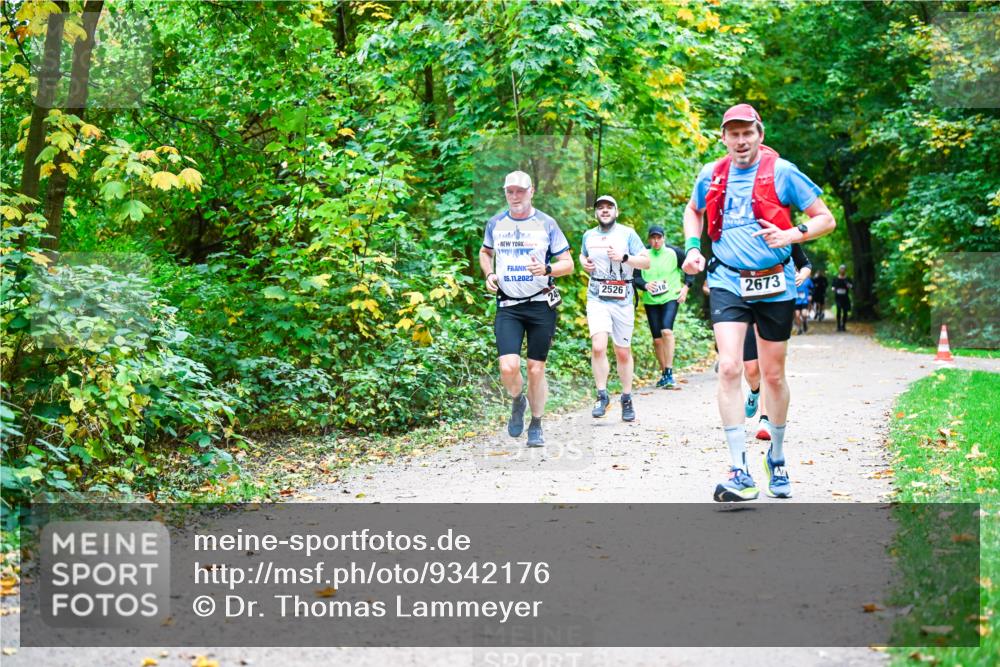12.10.2025 - Bramfelder Halbmarathon 2025 Dr. Thomas Lammeyer http://msf.ph/oto/9342176 12.10.2025 09:54:14 Laufen 05, 11, 2023, 2526, 18, 2673 meine-sportfotos.de