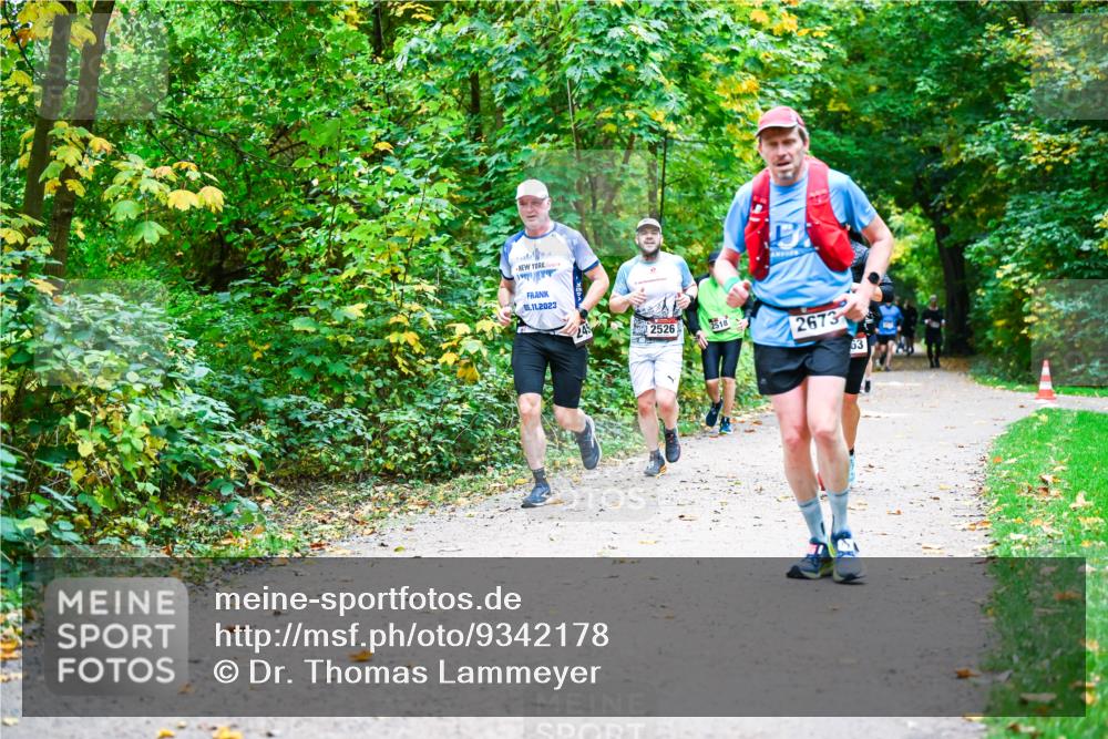 12.10.2025 - Bramfelder Halbmarathon 2025 Dr. Thomas Lammeyer http://msf.ph/oto/9342178 12.10.2025 09:54:14 Laufen 05, 11, 2023, 2526, 2518, 2673, 63 meine-sportfotos.de