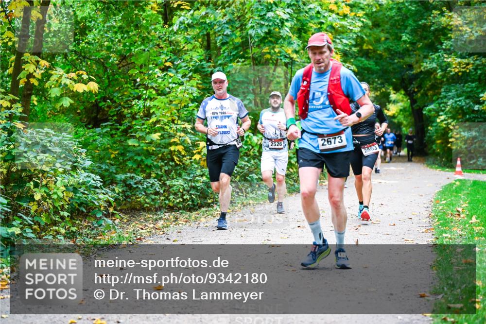 12.10.2025 - Bramfelder Halbmarathon 2025 Dr. Thomas Lammeyer http://msf.ph/oto/9342180 12.10.2025 09:54:14 Laufen 1, 2023, 24, 2526, 2673, 2563 meine-sportfotos.de