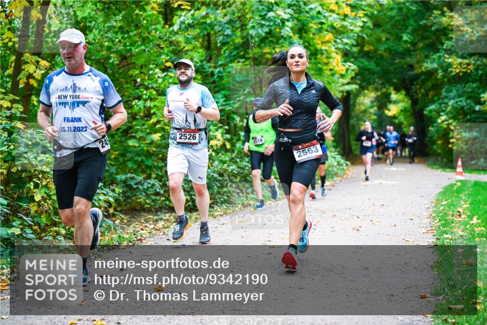 12.10.2025 - Bramfelder Halbmarathon 2025 Dr. Thomas Lammeyer http://msf.ph/oto/9342190 12.10.2025 09:54:16 Laufen 05, 11, 2023, 24, 2526, 18, 2563 meine-sportfotos.de