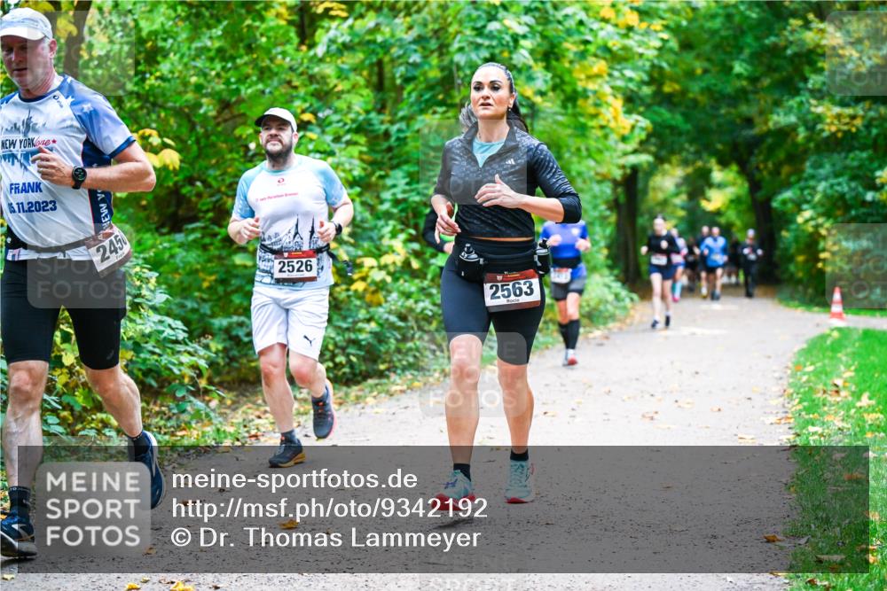 12.10.2025 - Bramfelder Halbmarathon 2025 Dr. Thomas Lammeyer http://msf.ph/oto/9342192 12.10.2025 09:54:16 Laufen 5, 11, 2023, 2450, 2526, 2563 meine-sportfotos.de