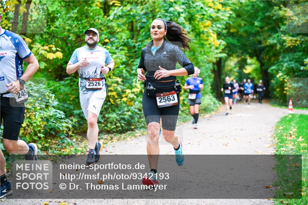 12.10.2025 - Bramfelder Halbmarathon 2025 Dr. Thomas Lammeyer http://msf.ph/oto/9342193 12.10.2025 09:54:16 Laufen 23, 245, 2526, 2563 meine-sportfotos.de