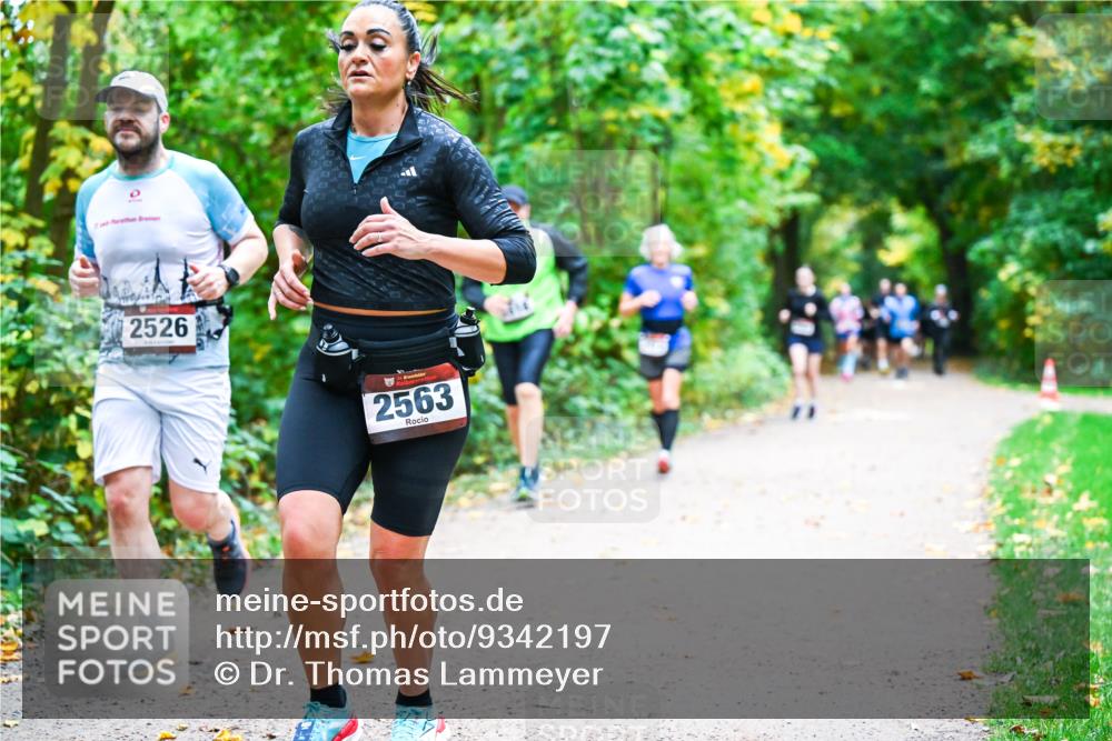 12.10.2025 - Bramfelder Halbmarathon 2025 Dr. Thomas Lammeyer http://msf.ph/oto/9342197 12.10.2025 09:54:17 Laufen 2526, 34, 2563 meine-sportfotos.de