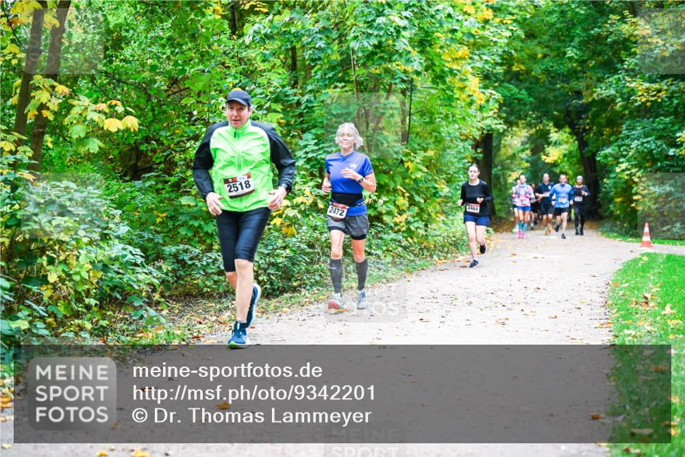 12.10.2025 - Bramfelder Halbmarathon 2025 Dr. Thomas Lammeyer http://msf.ph/oto/9342201 12.10.2025 09:54:17 Laufen 2518, 2472, 2484 meine-sportfotos.de