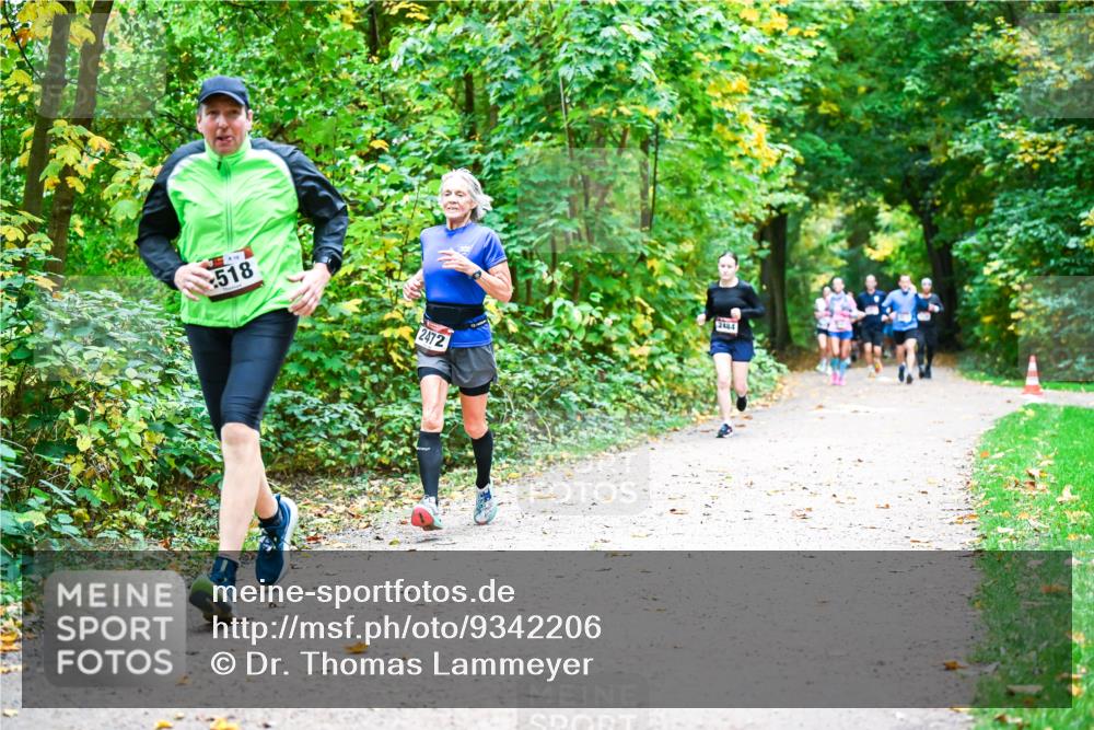 12.10.2025 - Bramfelder Halbmarathon 2025 Dr. Thomas Lammeyer http://msf.ph/oto/9342206 12.10.2025 09:54:18 Laufen 518, 2472, 2484 meine-sportfotos.de