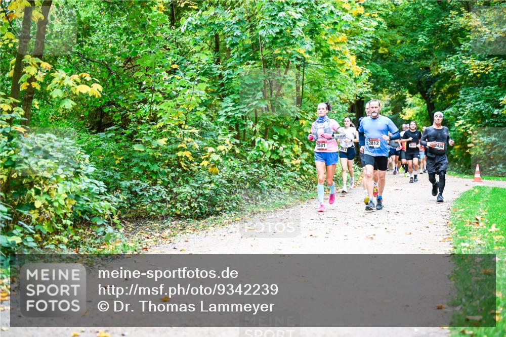 12.10.2025 - Bramfelder Halbmarathon 2025 Dr. Thomas Lammeyer http://msf.ph/oto/9342239 12.10.2025 09:54:24 Laufen 2581, 813, 2812, 2829, 2436 meine-sportfotos.de