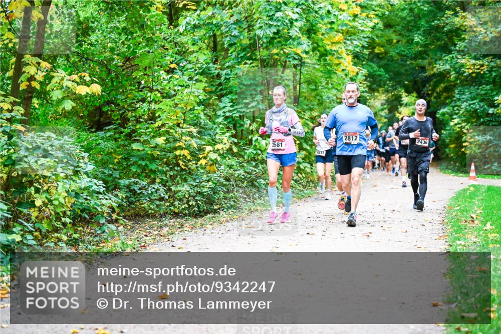 12.10.2025 - Bramfelder Halbmarathon 2025 Dr. Thomas Lammeyer http://msf.ph/oto/9342247 12.10.2025 09:54:26 Laufen 2581, 2813, 2812, 202, 2436 meine-sportfotos.de