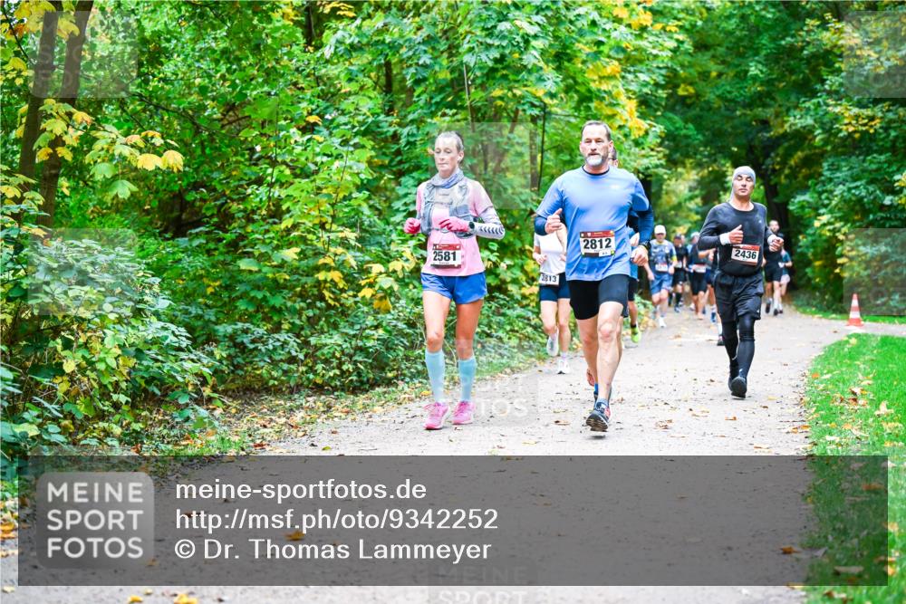 12.10.2025 - Bramfelder Halbmarathon 2025 Dr. Thomas Lammeyer http://msf.ph/oto/9342252 12.10.2025 09:54:26 Laufen 2581, 2813, 2812, 2436 meine-sportfotos.de