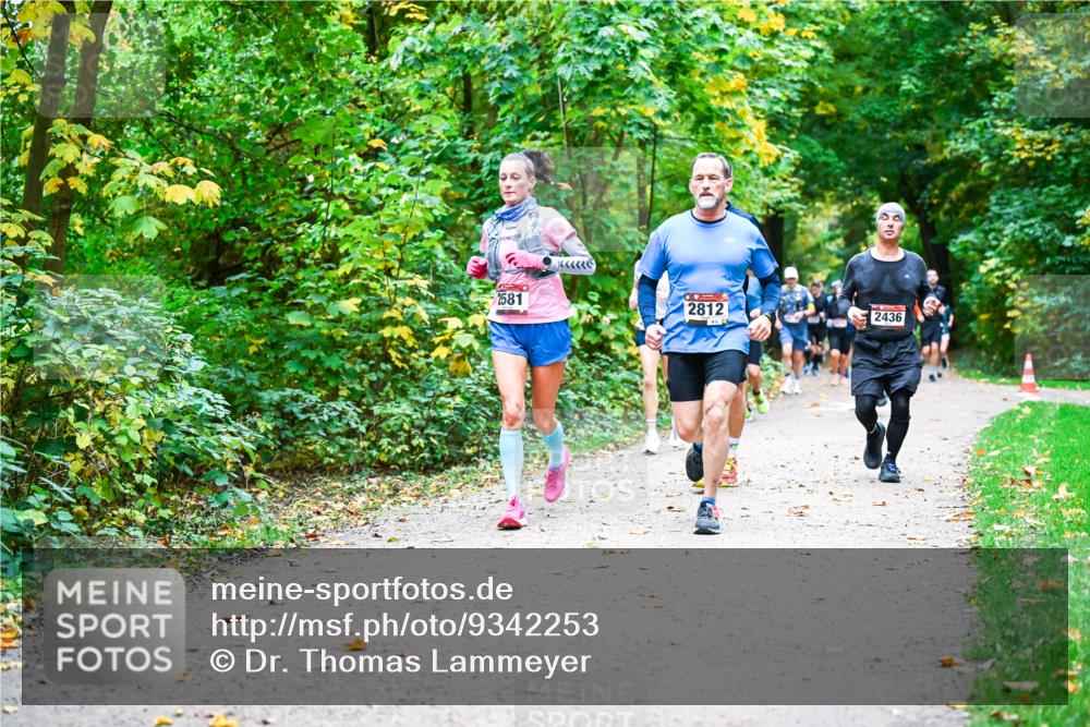12.10.2025 - Bramfelder Halbmarathon 2025 Dr. Thomas Lammeyer http://msf.ph/oto/9342253 12.10.2025 09:54:26 Laufen 2581, 2812, 2436 meine-sportfotos.de