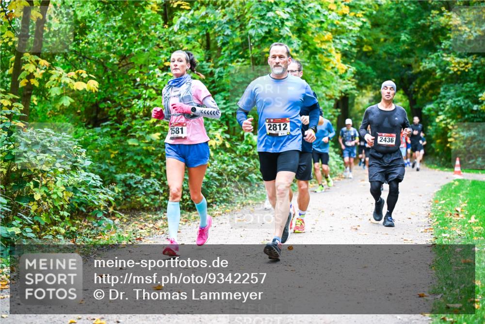 12.10.2025 - Bramfelder Halbmarathon 2025 Dr. Thomas Lammeyer http://msf.ph/oto/9342257 12.10.2025 09:54:27 Laufen 00, 2812, 2581, 2436 meine-sportfotos.de