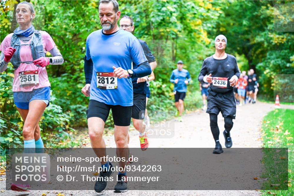 12.10.2025 - Bramfelder Halbmarathon 2025 Dr. Thomas Lammeyer http://msf.ph/oto/9342263 12.10.2025 09:54:28 Laufen 2581, 2812, 9, 2436 meine-sportfotos.de