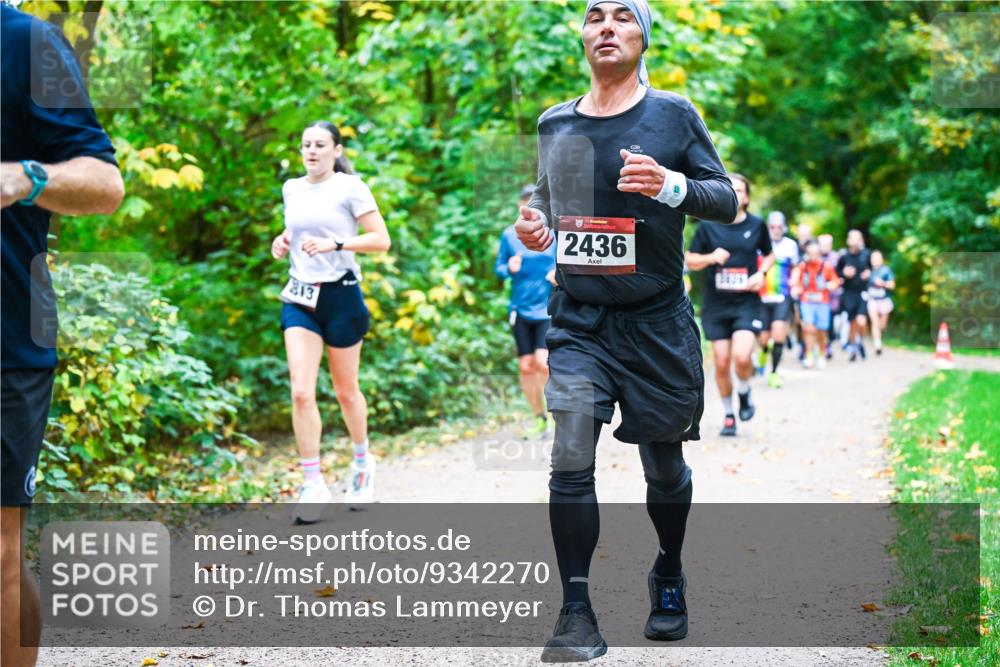 12.10.2025 - Bramfelder Halbmarathon 2025 Dr. Thomas Lammeyer http://msf.ph/oto/9342270 12.10.2025 09:54:29 Laufen 813, 00, 2436, 2626 meine-sportfotos.de