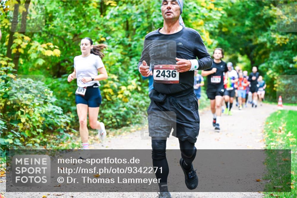 12.10.2025 - Bramfelder Halbmarathon 2025 Dr. Thomas Lammeyer http://msf.ph/oto/9342271 12.10.2025 09:54:29 Laufen 813, 2436, 2006 meine-sportfotos.de